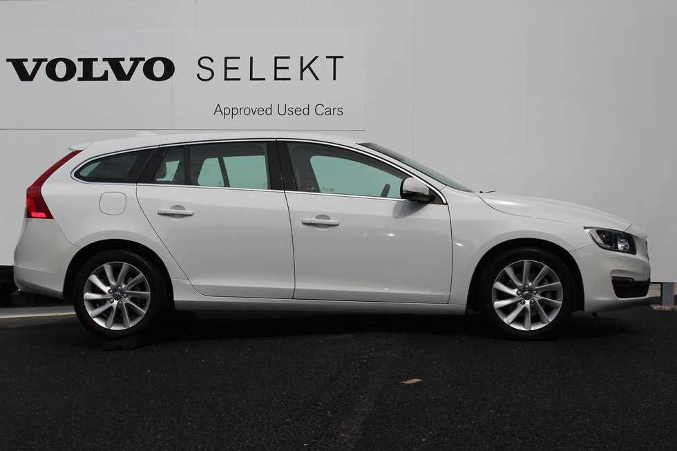 ボルボ認定中古車 V60 T3 Se アイスホワイト ご成約済 ディーラー最新情報 ボルボ カー 市川